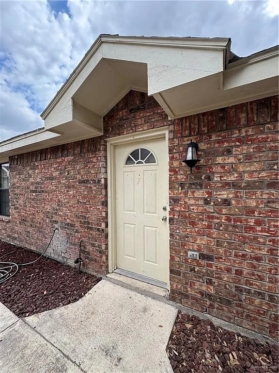 Building Photo - 2020 Aruba Dr