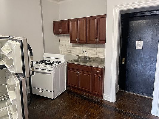 1st image of 415 E 16th St APT C4