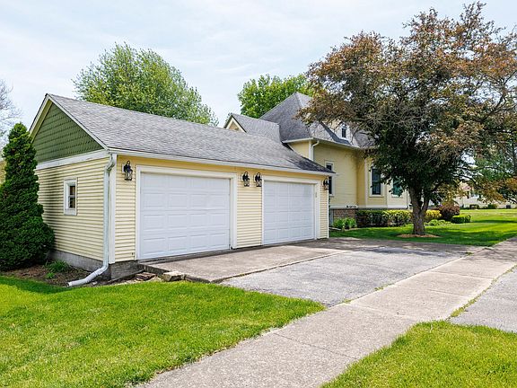 2nd image of 202 E Iroquois St