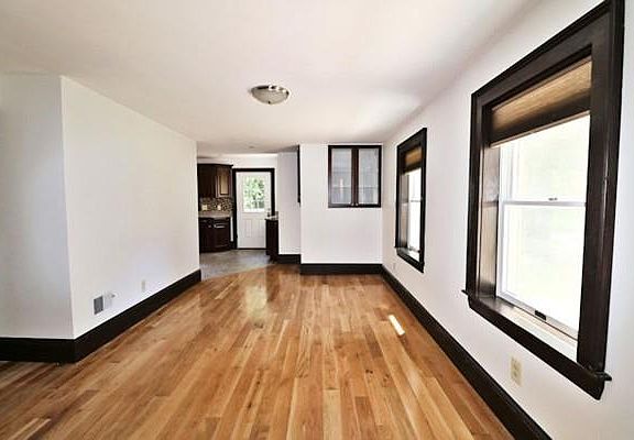 3rd image of 114 Bowdoin St #1