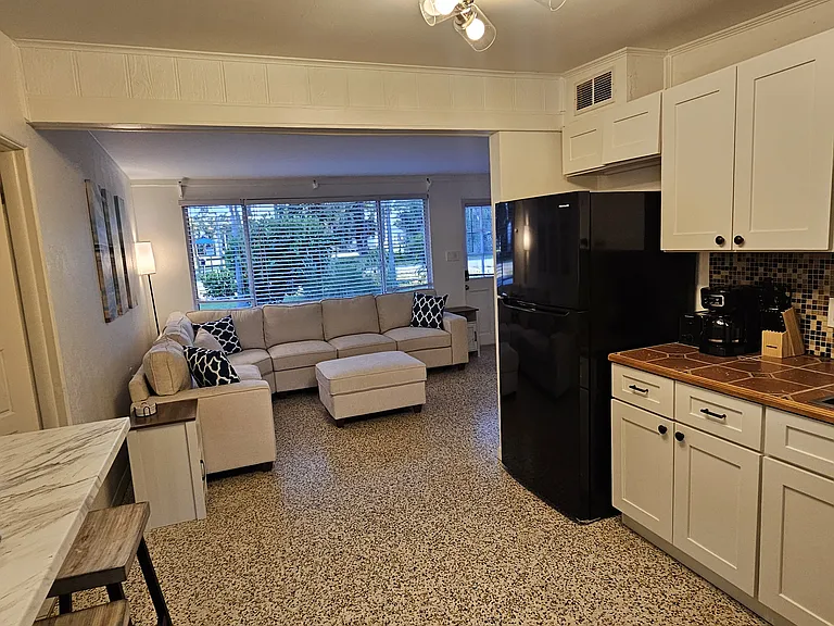 348 W Wentworth St — Photo 11