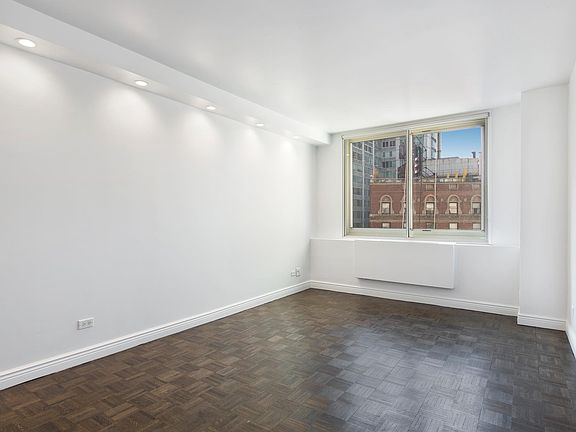 5th image of 30 W 63rd St APT 15M