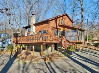 176 Stafford Dr, Bushkill, PA 18324