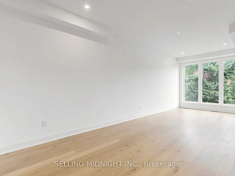 42 Guthrie Ave — Photo 2