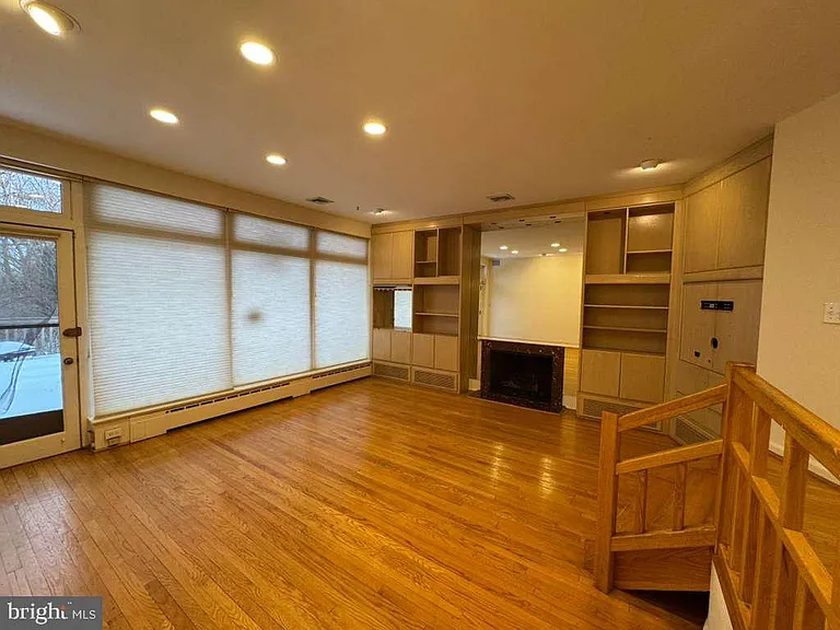 8233 Fairview Rd — Photo 7
