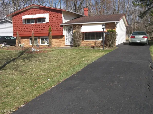 6017 Lehman Dr, Bedford Heights, OH 44146