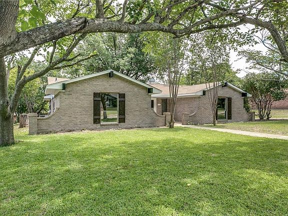 3rd image of 144 Faircrest Dr