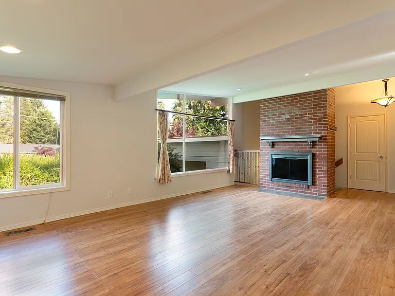 15323 SE 42nd St — Photo 10