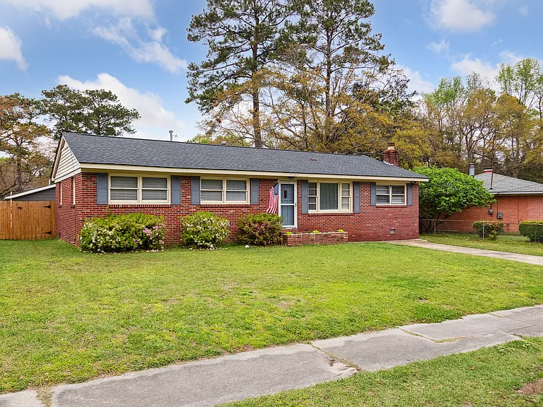 1104 Dickson Ave — Photo 44