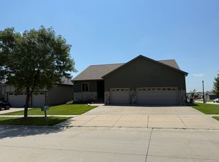 2727 Shadowbrook Dr, Lincoln, NE 68516