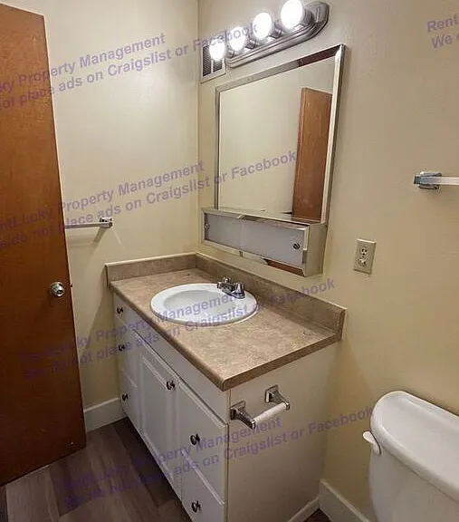 2484 Dexter Ave N #4 — Photo 12
