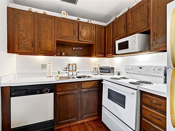 5th image of 108 Springlake Ct #203