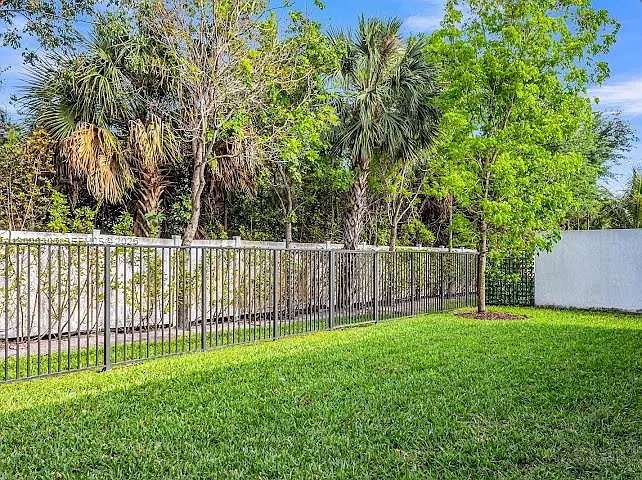 7314 Estero Dr — Photo 33