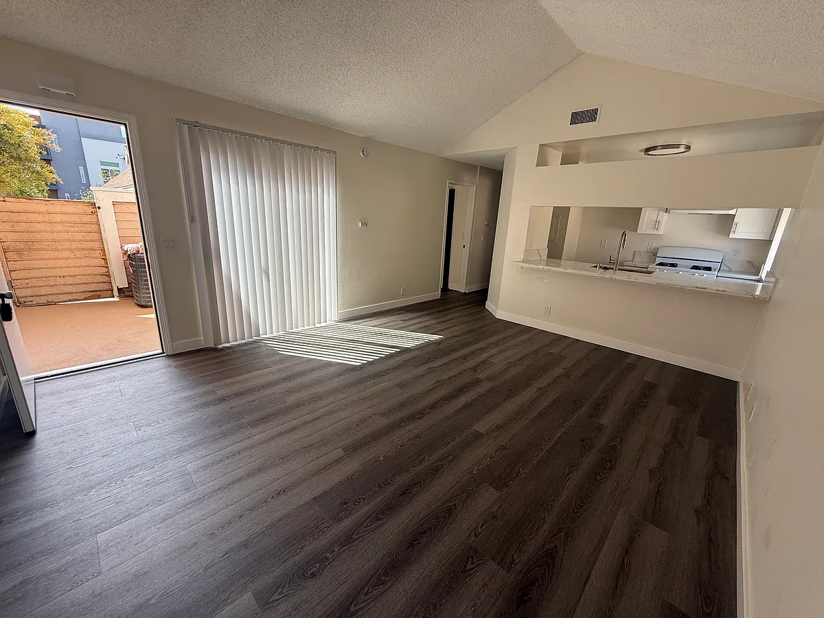 Building Photo - 550 Williamson Ave #15