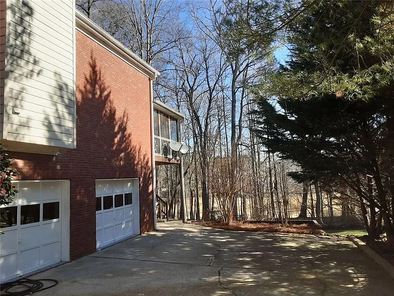 3885 Waterford Dr — Photo 40
