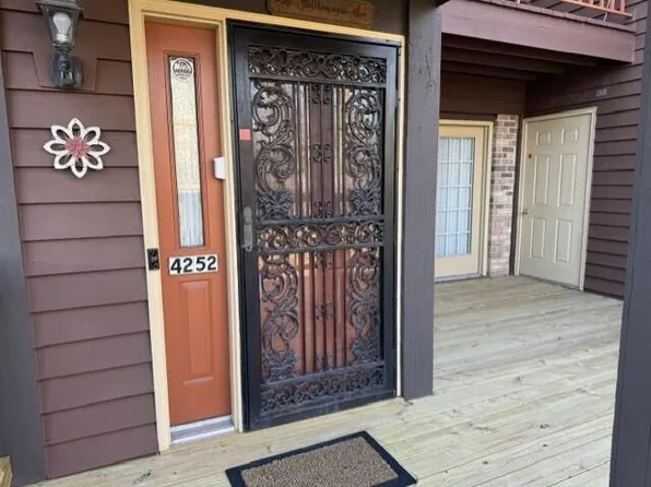 4252 South Ridgewood LANE, Milwaukee, WI 53221