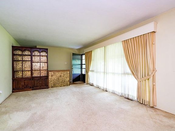 5th image of 501 Basswood Dr