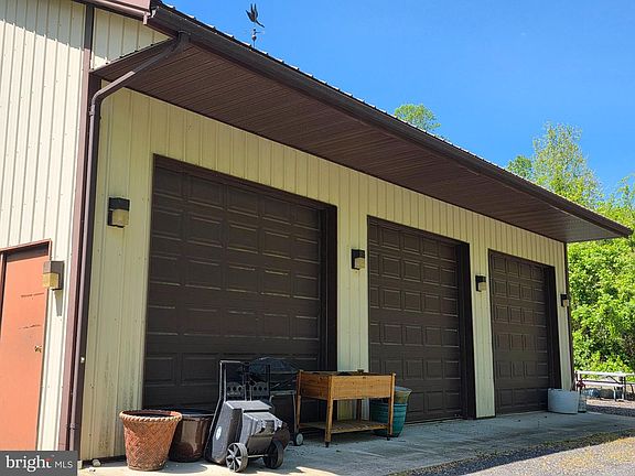 5th image of 2551 Redbud Ln