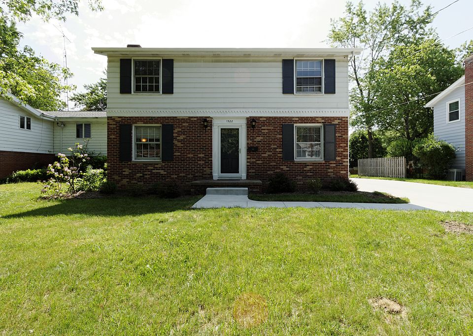 3 BR, 2.5 Bath Colonial!