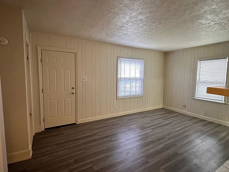 2093 N Ford St — Photo 12