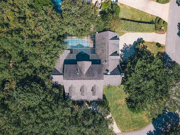 3rd image of 110 Chanteclaire Cir