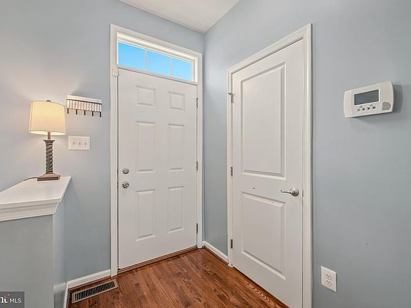 4th image of 19 Ontario Dr