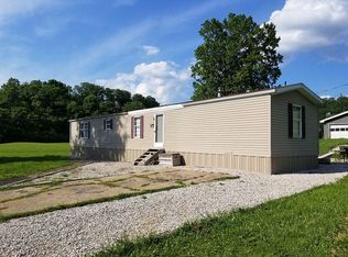 454 River Rd, Walton, WV 25286