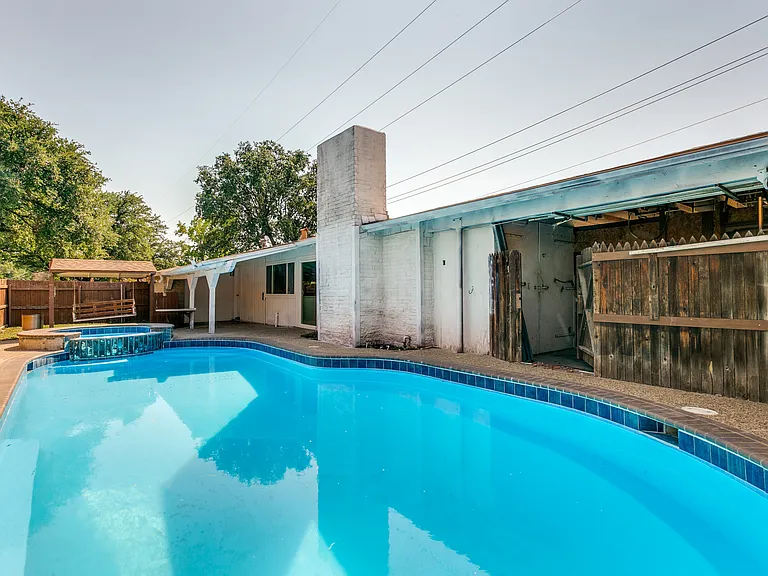 1535 Carnation Dr — Photo 28