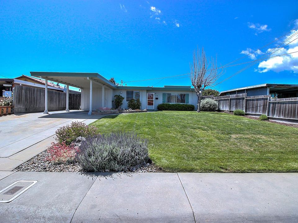 1st image of 18 Shady Oaks Dr