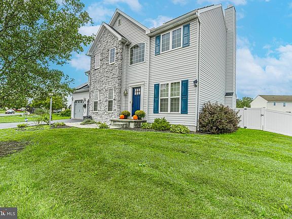 2nd image of 60 Fig Tree Way