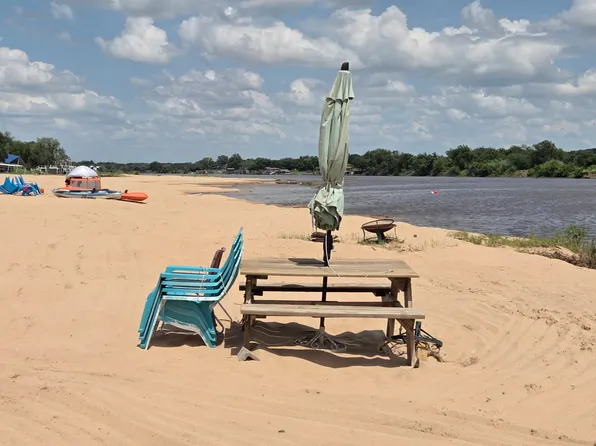 3520 River Oaks Dr, Kingsland, TX 78639