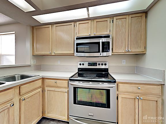 3rd image of 3565 Caroline Vale Blvd