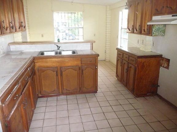 3rd image of 1959 Ancira Dr