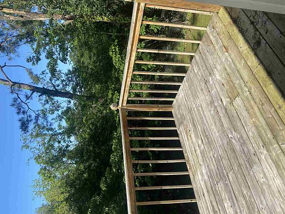 5th image of 942 Millard St