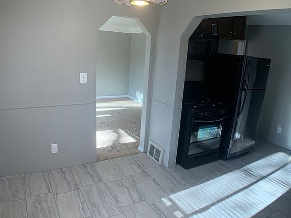 5th image of 15735 Crescentwood Ave