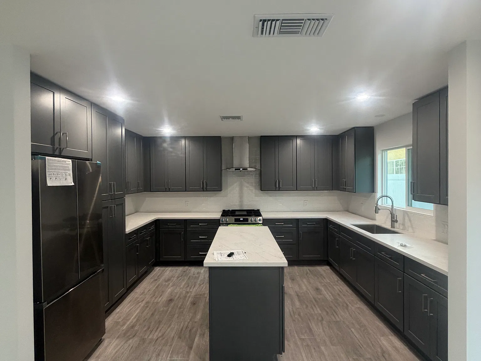2 bed, 1000 sqft, $2,700 — Photo 1