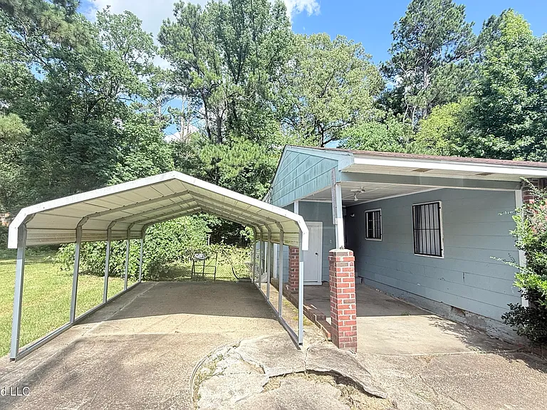 2904 Woodside Dr — Photo 3