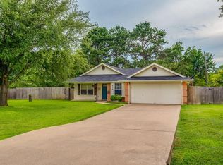 904 Pear Ct, Joshua, TX 76058