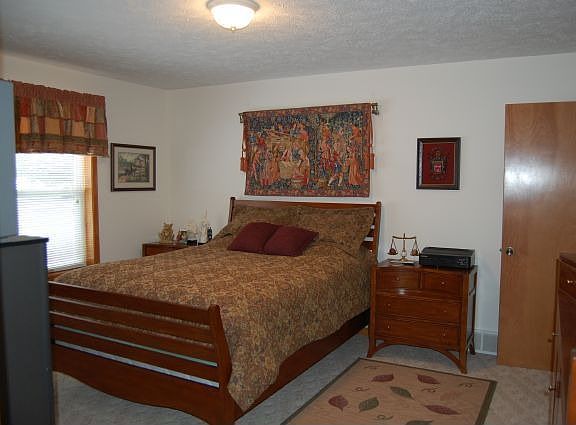 5th image of 7915 Carriage Ln