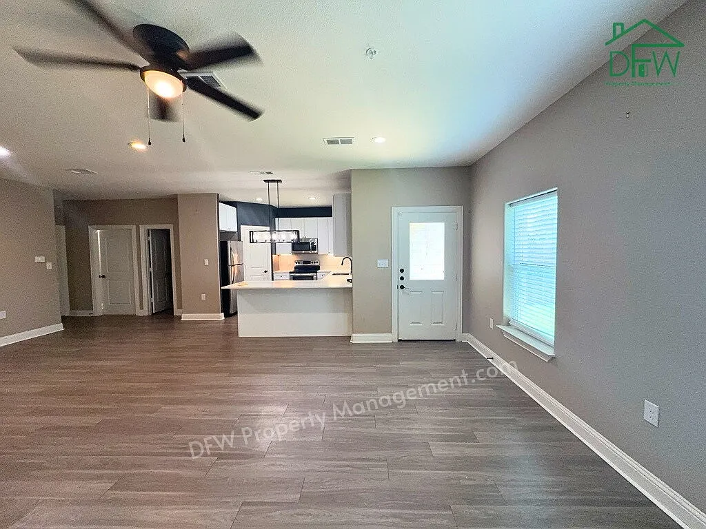 3 bed, 2.5 bath, 1956 sqft, $2,325 — Photo 3