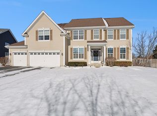 3 Birchwood Ct, Lake In The Hills, IL 60156
