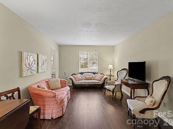 4th image of 3272 Heathstead Pl