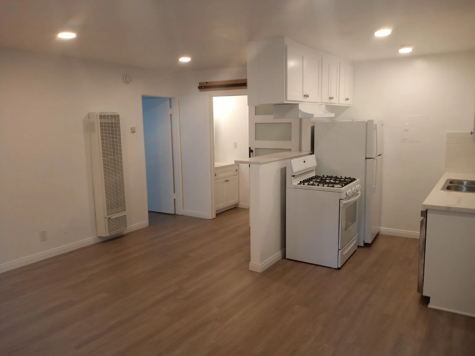 2 bed, 800 sqft, $2,600 — Photo 1