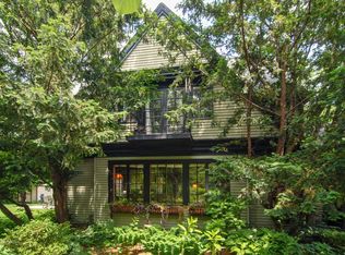 9 Elizabeth Ct, Oak Park, IL 60302