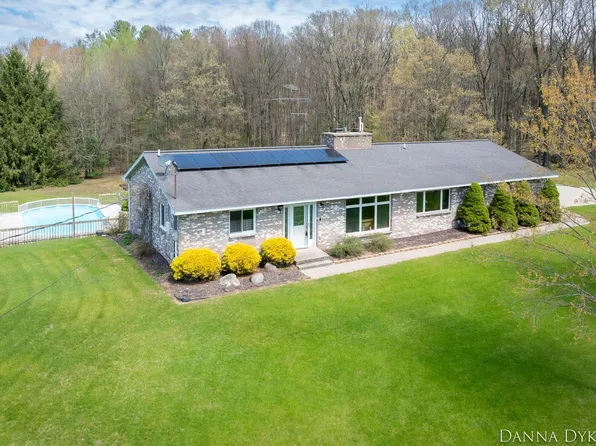 1475 Ten Mile Rd NE, Comstock Park, MI 49321