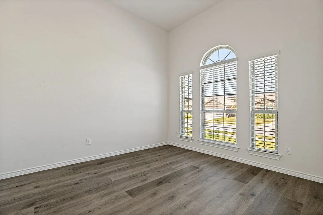 4 bed, 2.5 bath, 2705 sqft, $2,950 — Photo 4