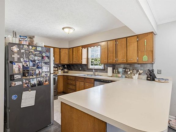 3rd image of 4009 Brentwood Dr