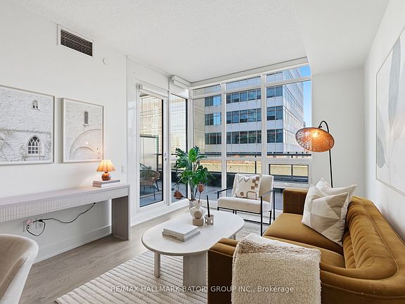 3rd image of 30 Roehampton Ave #706