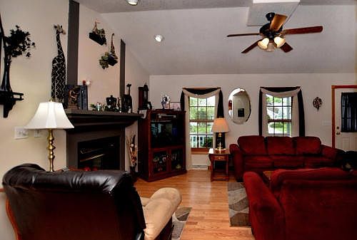 3rd image of 105 Scenic Ct