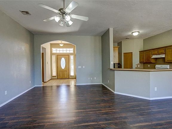 4th image of 2832 Weymouth Ct